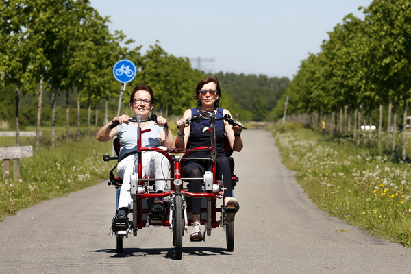 Samen met haar dochter Ingrid, de initiatiefneemster van het project duofiets Vleuten-De Meern